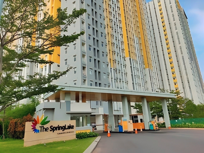 Elegant White Furnish Springlake Apartment at Summarecon Bekasi, Kota Bekasi