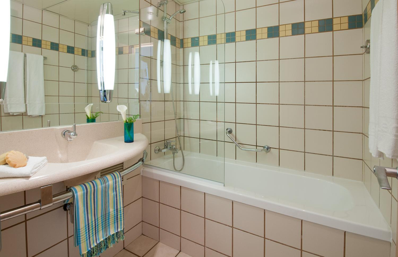 Bathroom 5, Leonardo Plaza Dead Sea Hotel
