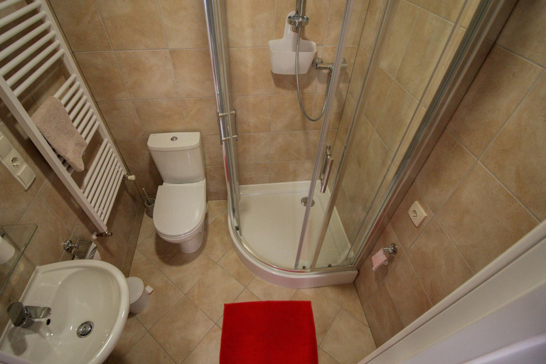 Bathroom 3, Cathedral Apartment, L'vivs'ka