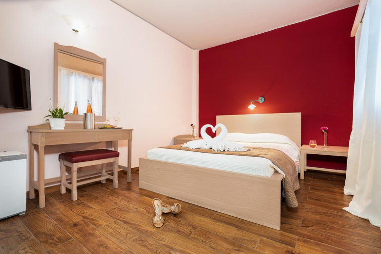 Bedroom 3, Brascos Hotel, Crete