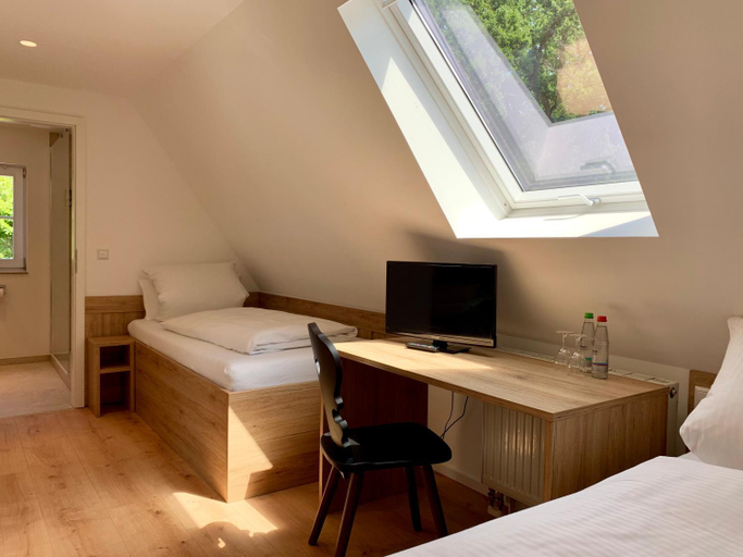 Bedroom 2, Waldhotel Eichenhof, Ostalbkreis