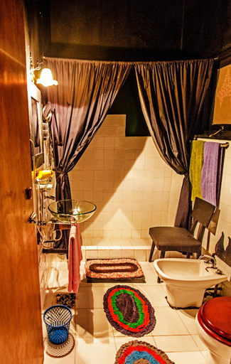 Bathroom 4, Helgas Folly, K.F.G. & G. Korale