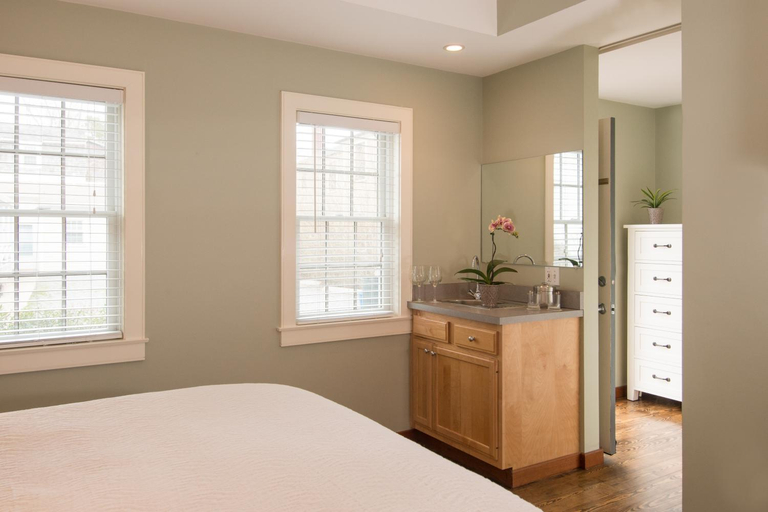Bedroom 2, 8 Dyer Hotel, Barnstable