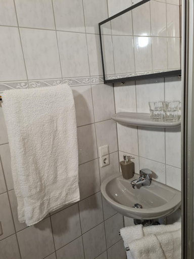 Bathroom 4, Zum Goldenen Fass, Rhein-Lahn-Kreis