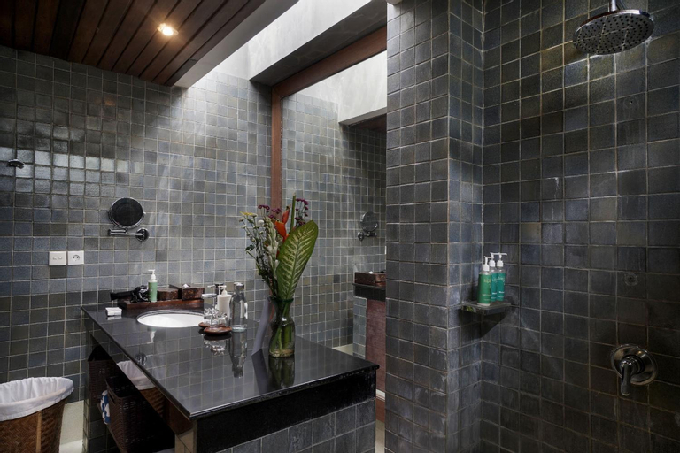 Bathroom 8