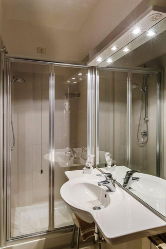 Bathroom 11