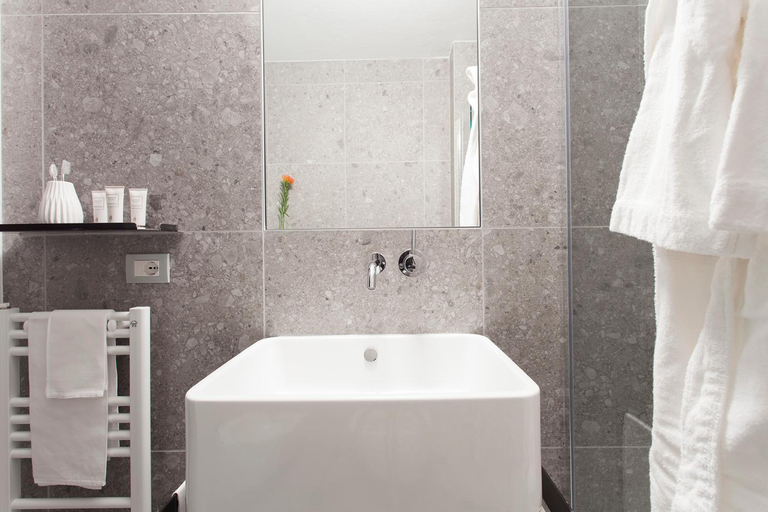 Bathroom 5, Hotel Tremoggia, Sondrio