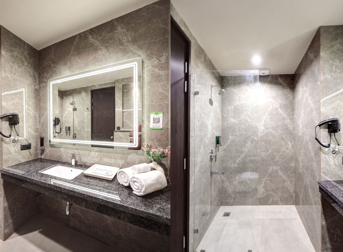 Bathroom 4, Saltstayz Premier – Golf Course Road & Sector 42, Gurgaon