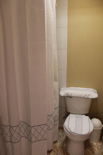 Bathroom 2, Hostal Illari, El Loa