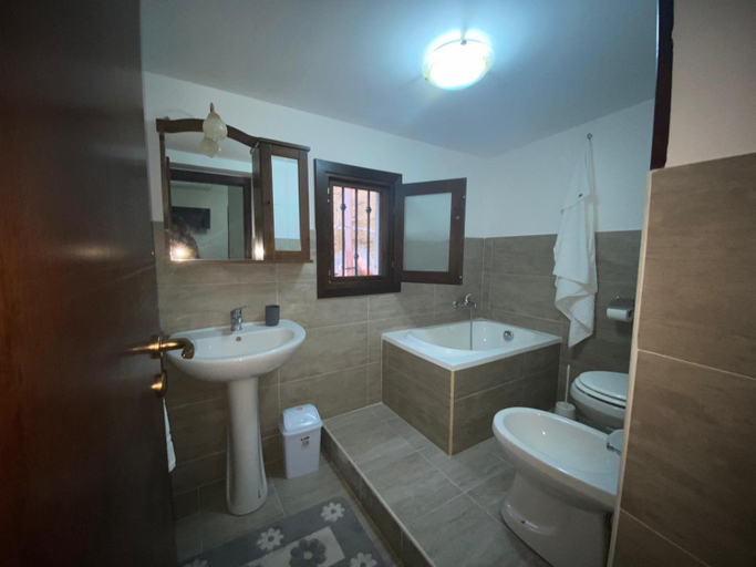 Others 5, B&B Gloria, Palermo