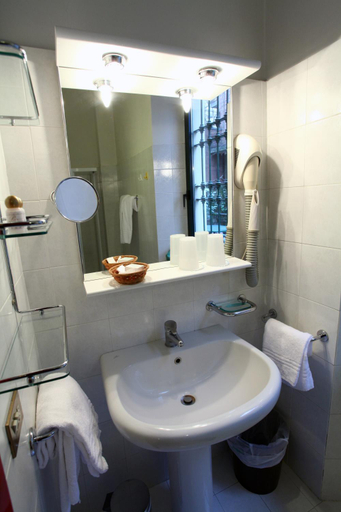 Bathroom 4, Hotel Elite, Parma