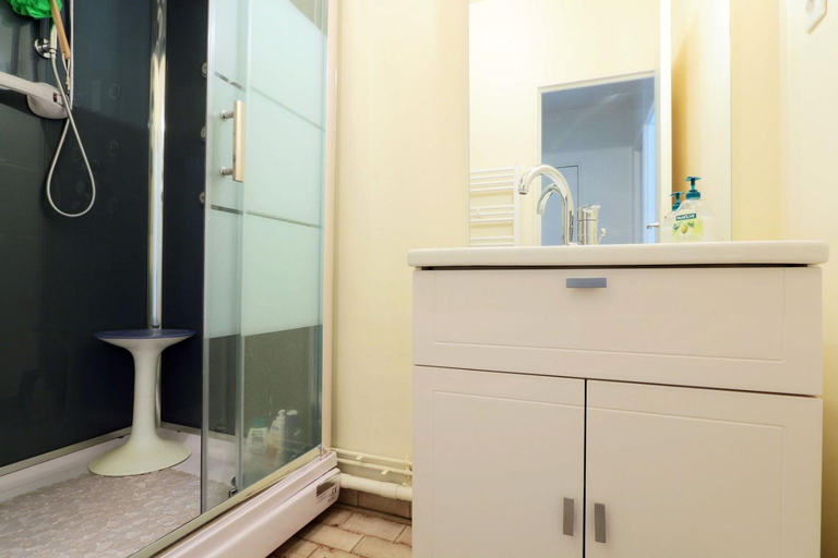 Bedroom 2, Spacious T3 #JeanJaures#Tours #Hypercentre#parking, Indre-et-Loire