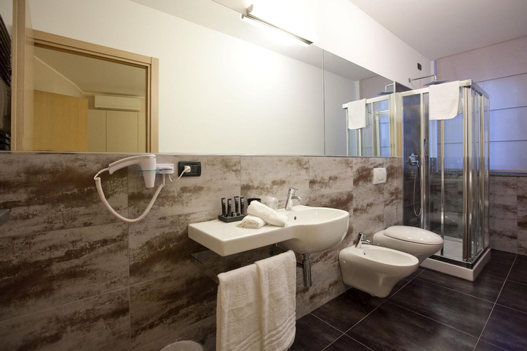 Bedroom 4, Hotel La Meridiana, Torino