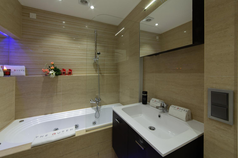 Bathroom 10