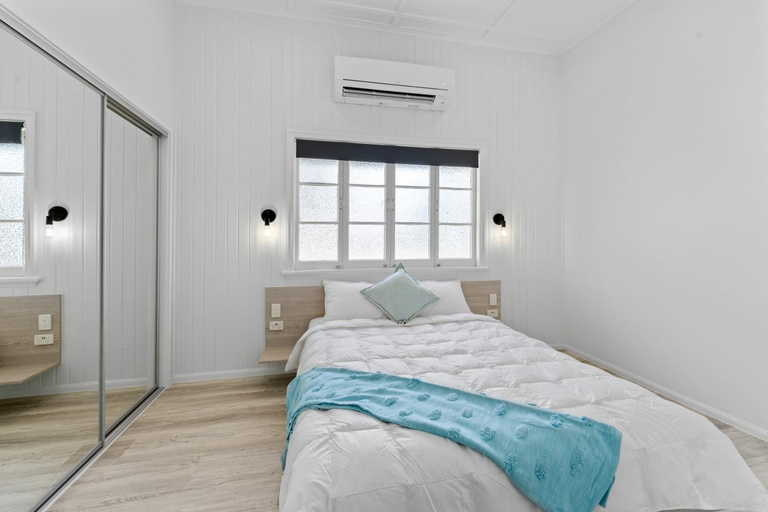Bedroom 4, Caravella Backpackers, Cairns