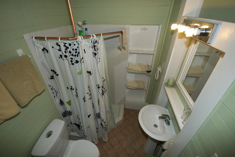 Bathroom 4, The Burgundy Bed and Breakfast, Orleans