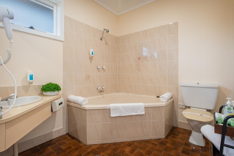 Bathroom 7