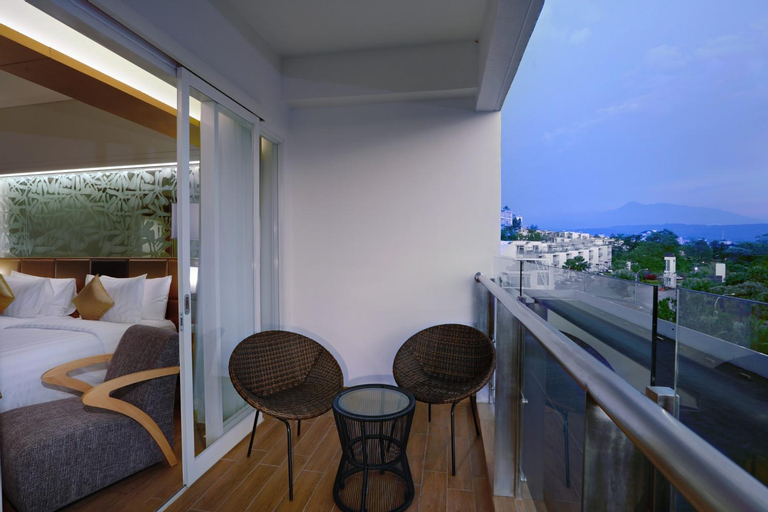 Exterior & Views 22