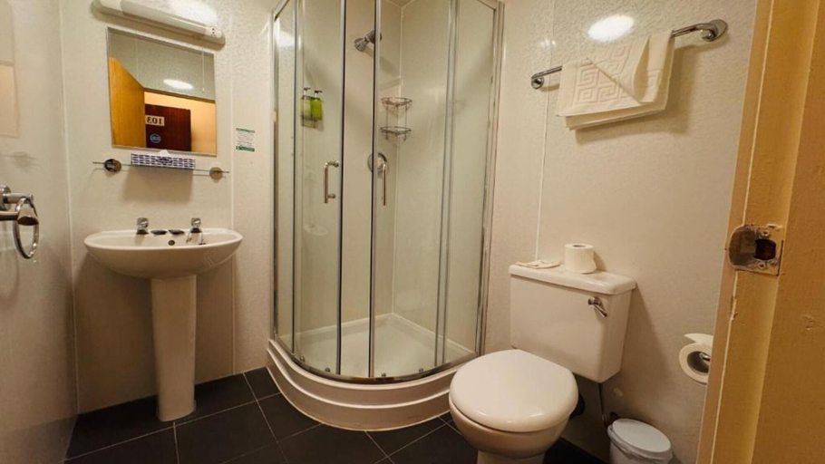 Bathroom 4, Highland Aberdeen City Centre, Aberdeen