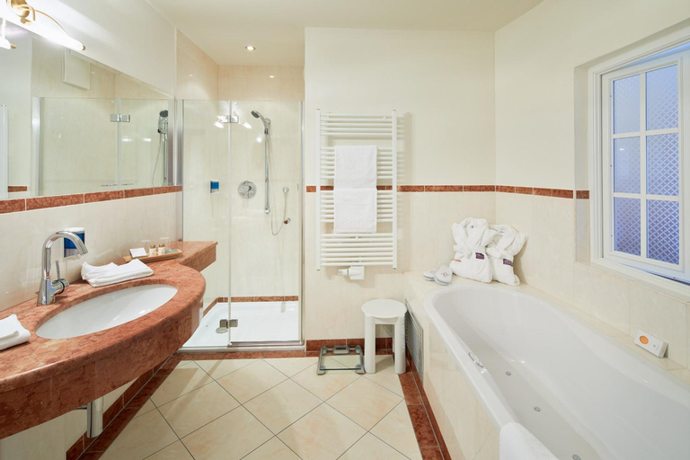 Bedroom 5, Hotel Barbarahof 4 stars Superior-Summercard inclusive-Adults Only from 14 years, Zell am See