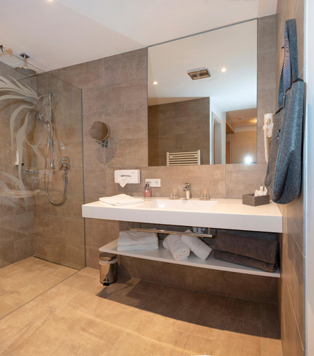Bathroom 4, Hotel Der Wastlhof - Reiten, Wellness & Aktivurlaub in den Bergen, Kufstein