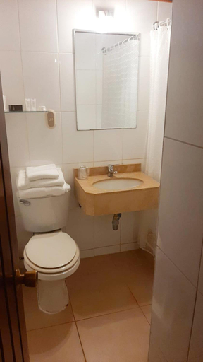 Bathroom 4, Hotel Panamericana Ancud, Chiloé
