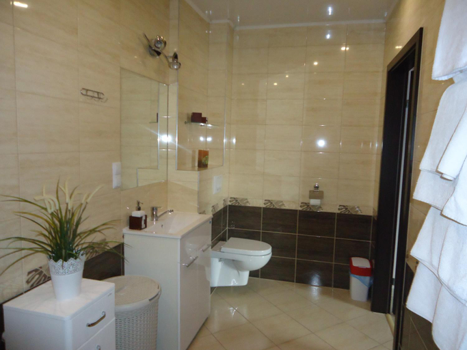 Bathroom 2, Pokoje Bakos Radocza, Wadowice