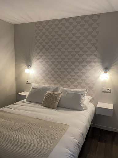 Bedroom 3, Ducey Appart'hôtel, Manche