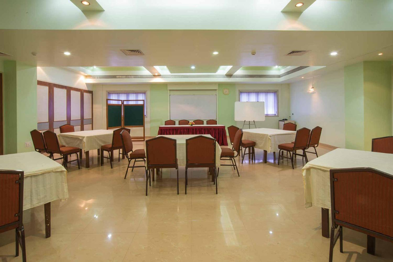 Food & Drinks 4, YMCA International House, Mumbai City