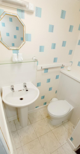 Bathroom 5, Lily Hotel Blackpool, Blackpool