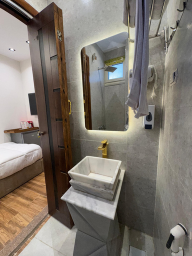 Bathroom 5, New White Pyramids Inn, Unorganized in Al Jizah