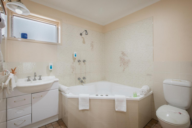 Bathroom 4