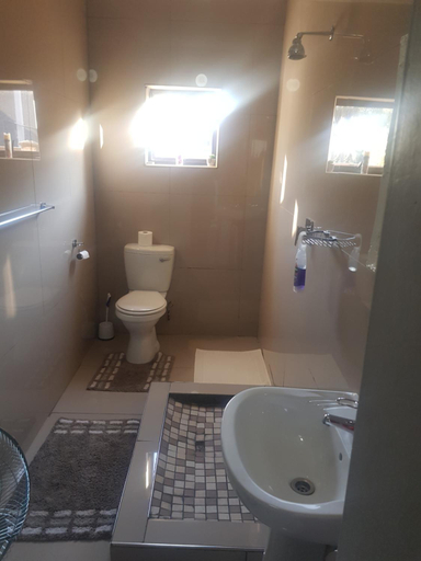Bathroom 3, AGT Guesthouse, Zululand