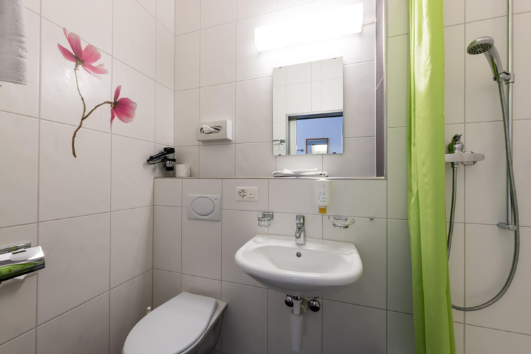 Bedroom 4, Budget Motel Self Check-In, Dielsdorf