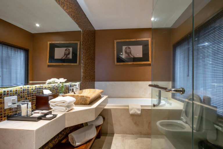 Bathroom 14