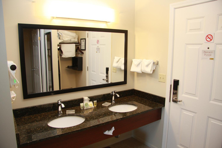 Bathroom 3, Budget Host Inn & Suites, Mackinac