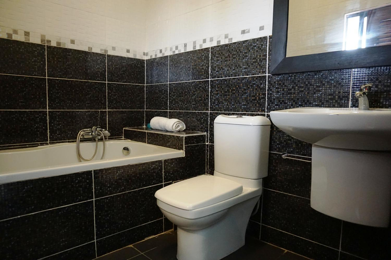 Bathroom 4, Accra Royal Castle Apartments & Suites, Ga East