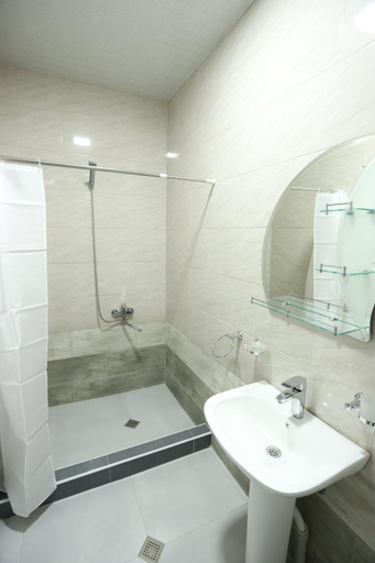 Bathroom 4, Hotel Hollywood, Kutaisi