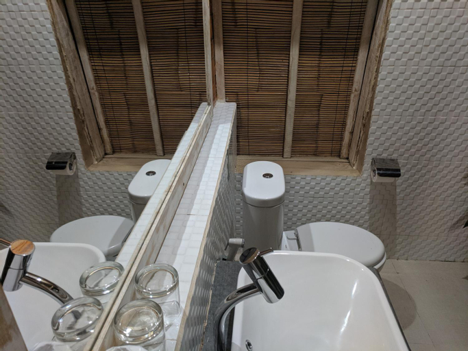 Bathroom 11