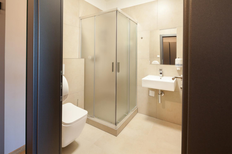 Bathroom 3, TANKER Apartments & Bistro Caradice, Zlaté Moravce
