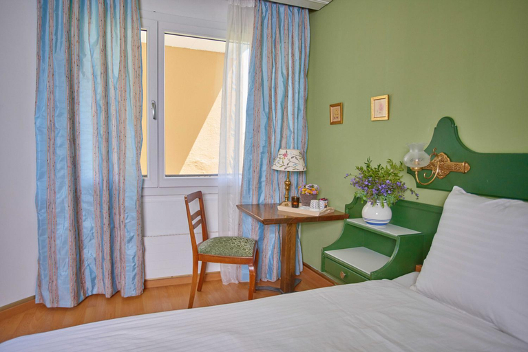 Bedroom 2, Hotel La Balance self check-in, Biel