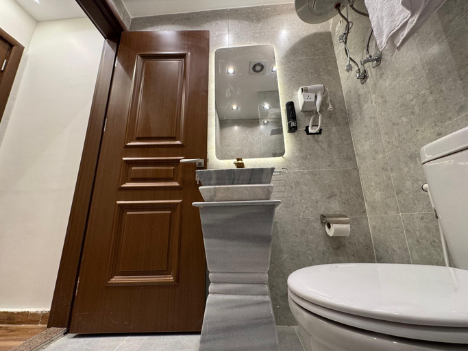 Bathroom 4, New White Pyramids Inn, Unorganized in Al Jizah