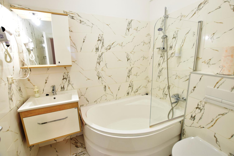 Bathroom 3, Grey Residence Apartments, Tunari