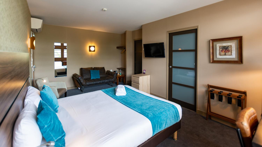 Bedroom 2, Logis Hotel Le Vert Galant, Sarthe
