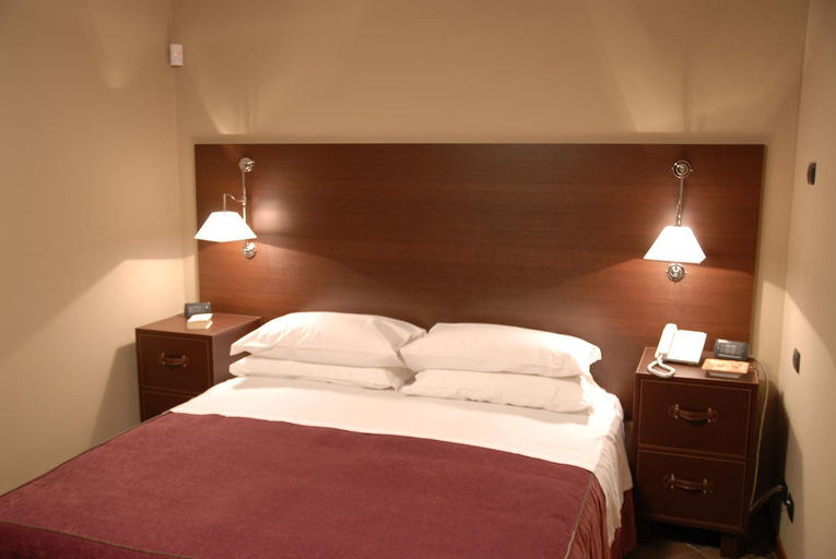 Others 4, Suite&B, Ragusa