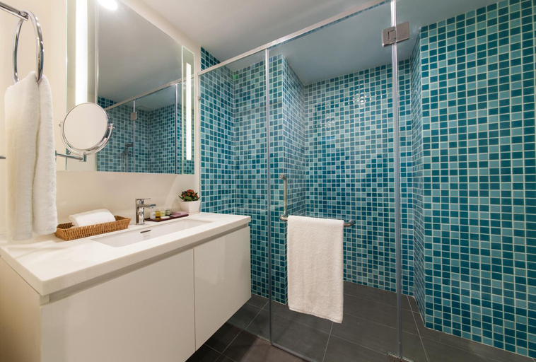 Bathroom 13
