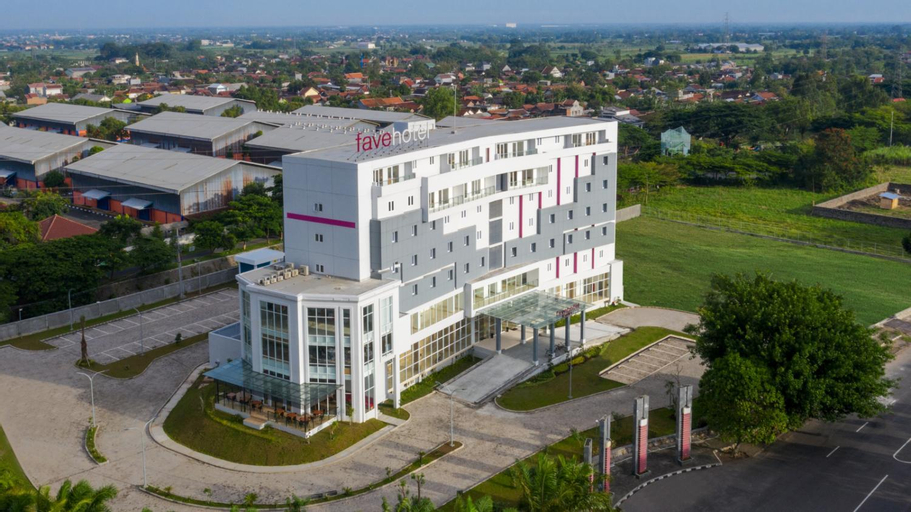 Exterior & Views 30