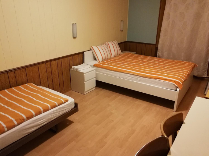 Bedroom 2, Hotel de l'Ours, Jura-North Vaudois