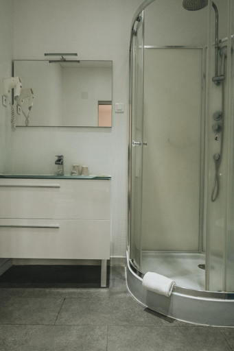 Bathroom 4, Hotel Ideal, Corse-du-Sud