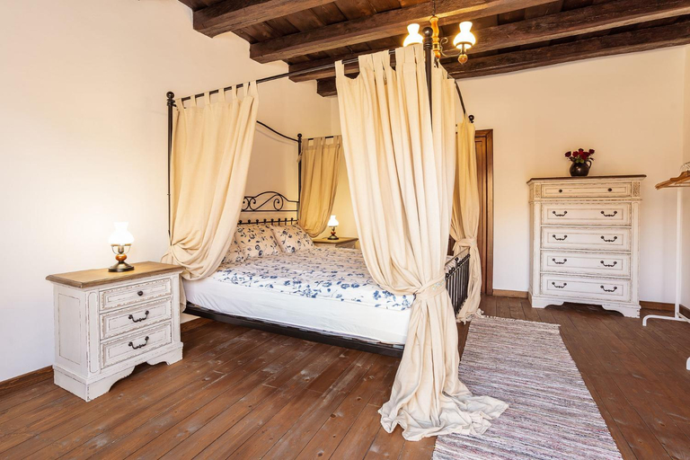 Others 4, Casa Schmidt, Bunesti